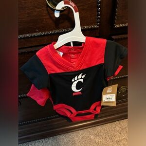 Set of 2 Cincinnati Bearcats Baby Onepiece Jersey Style 3-6 months 3m 6m Cats